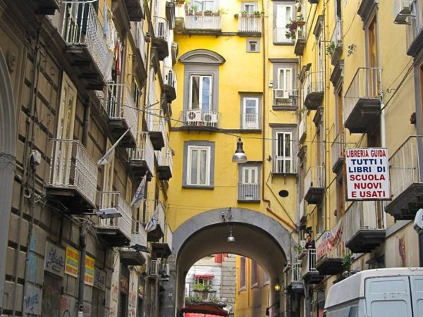 appartamento in vendita a Napoli in zona San Lorenzo