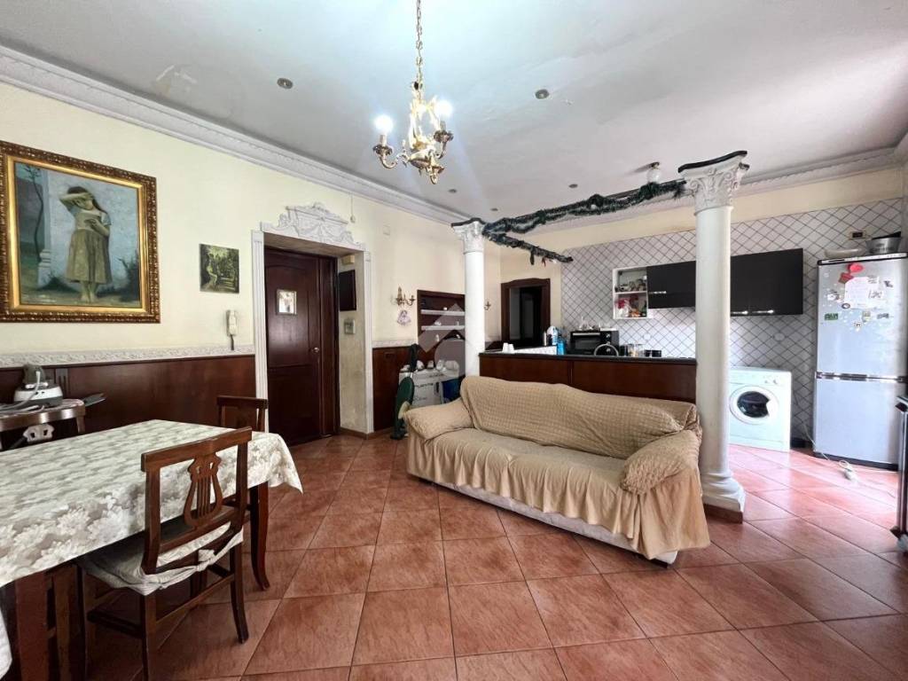 appartamento in vendita a Napoli in zona Stella