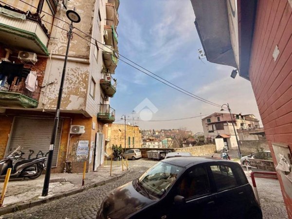 negozio in vendita a Napoli in zona Stella