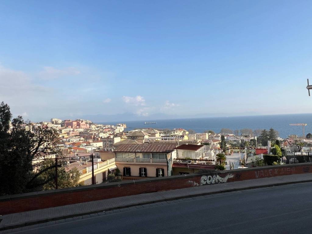 appartamento in vendita a Napoli in zona Chiaia