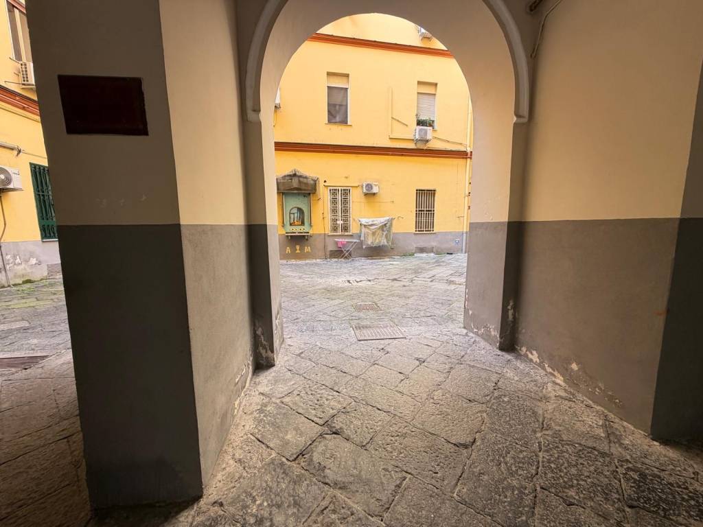 appartamento in vendita a Napoli in zona Vicaria