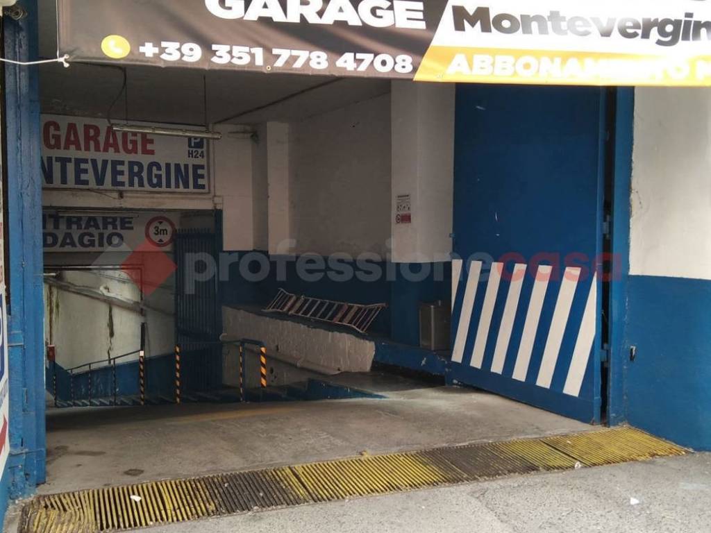 negozio in vendita a Napoli in zona Soccavo