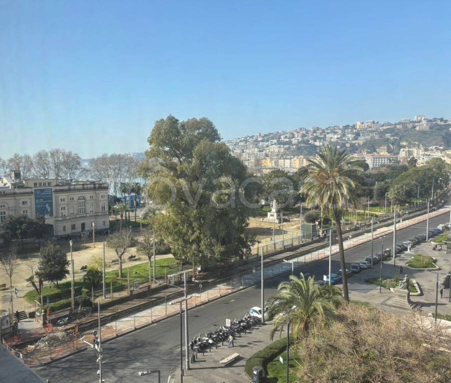 appartamento in vendita a Napoli in zona Chiaia