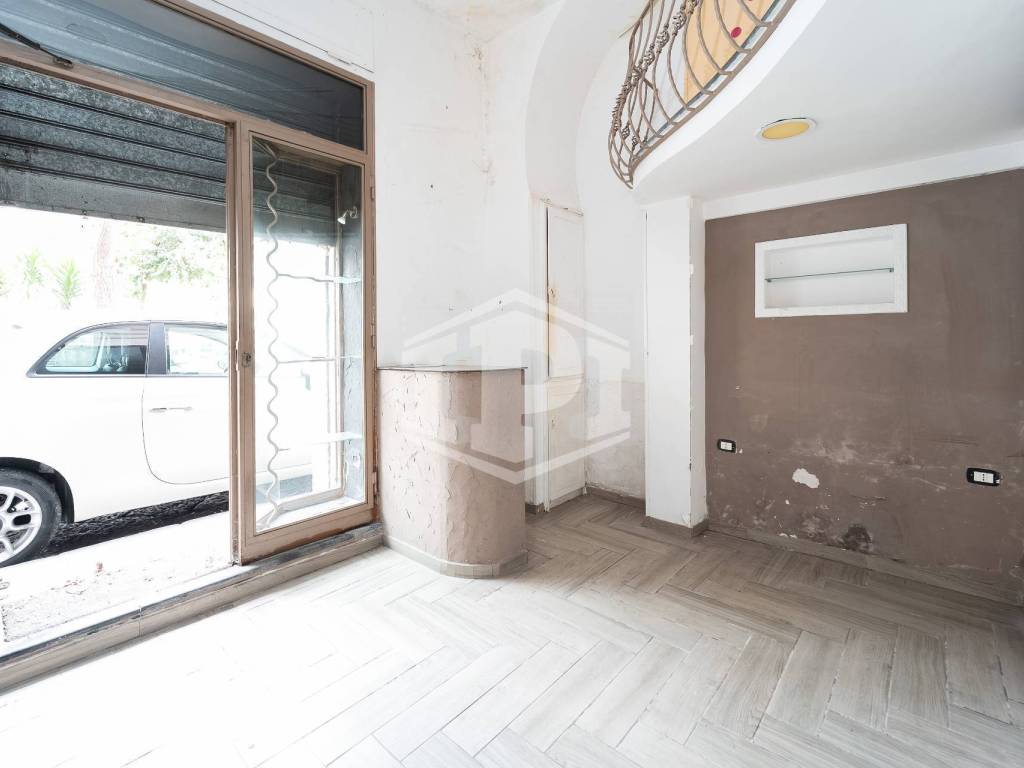 negozio in vendita a Napoli in zona Vicaria