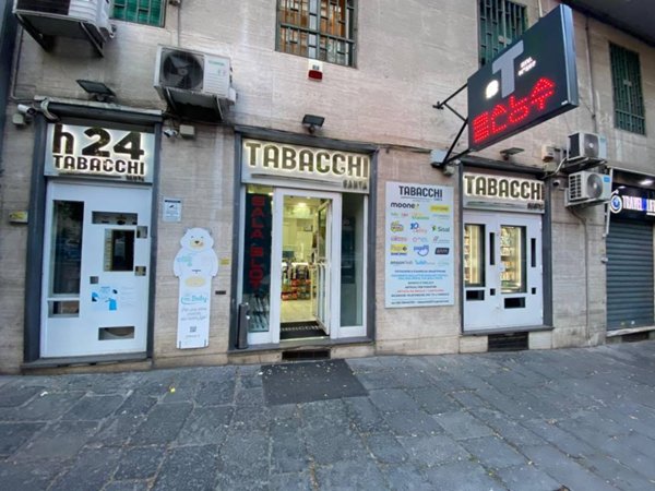 negozio in vendita a Napoli in zona Arenella