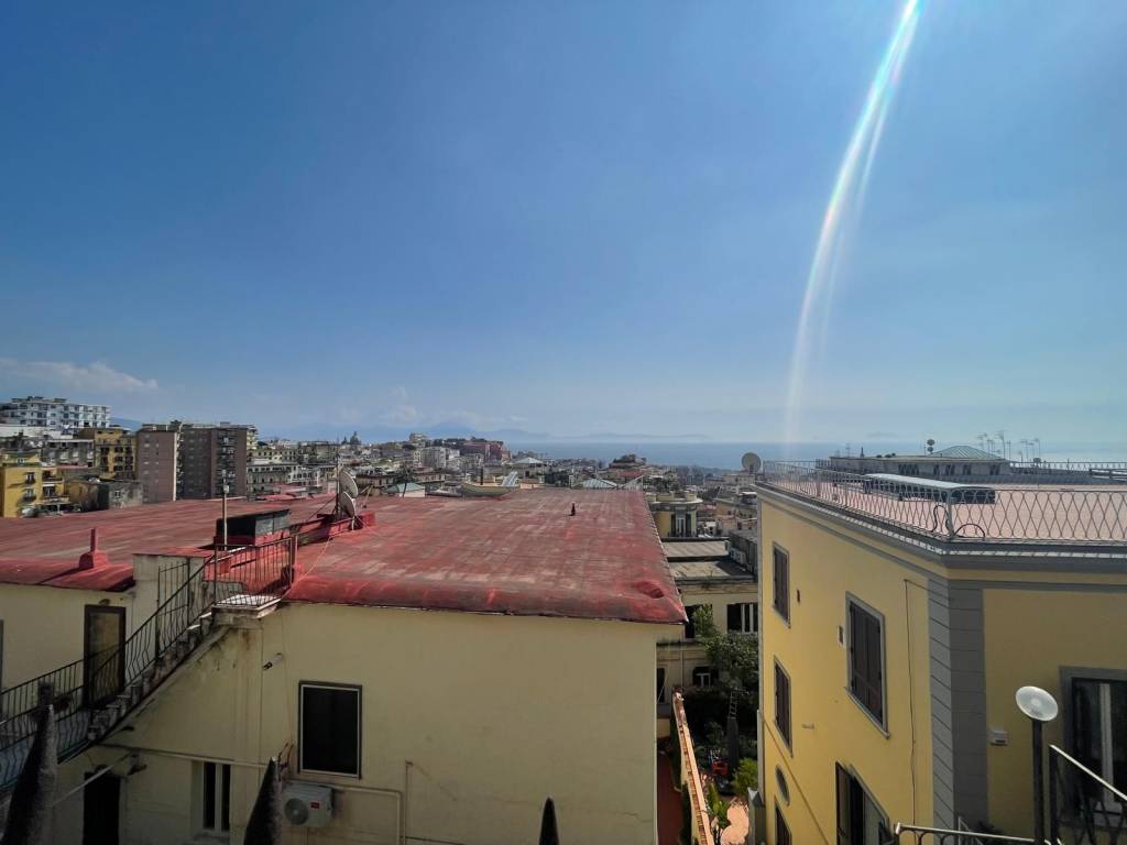 negozio in vendita a Napoli in zona Vomero