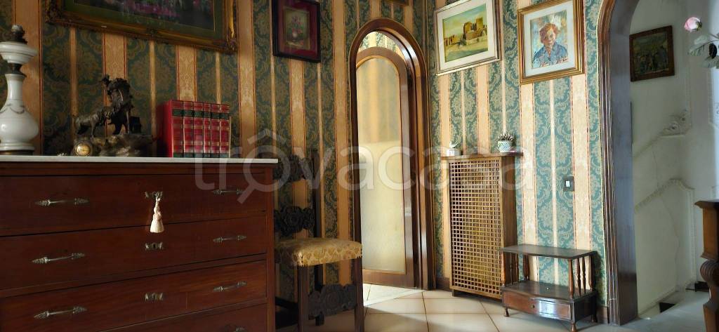 appartamento in vendita a Napoli in zona Chiaia