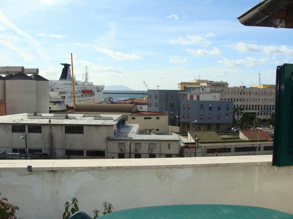 intera palazzina in vendita a Napoli in zona Pendino / San Giuseppe