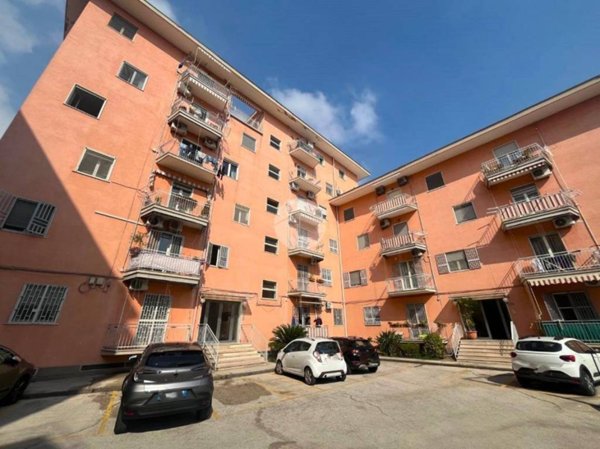 appartamento in vendita a Napoli in zona San Carlo all'Arena