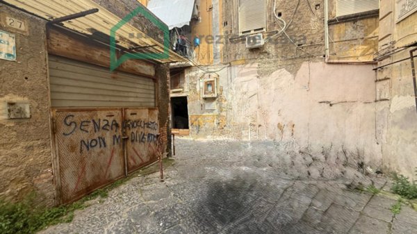 casa indipendente in vendita a Napoli in zona San Lorenzo