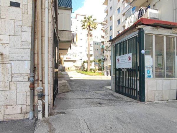 appartamento in vendita a Napoli in zona Bagnoli