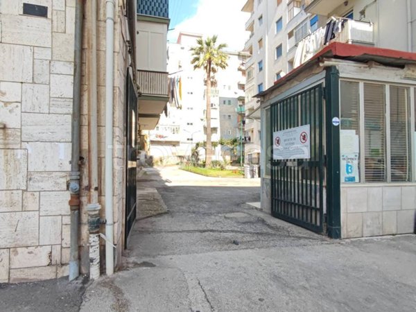 appartamento in vendita a Napoli in zona Bagnoli