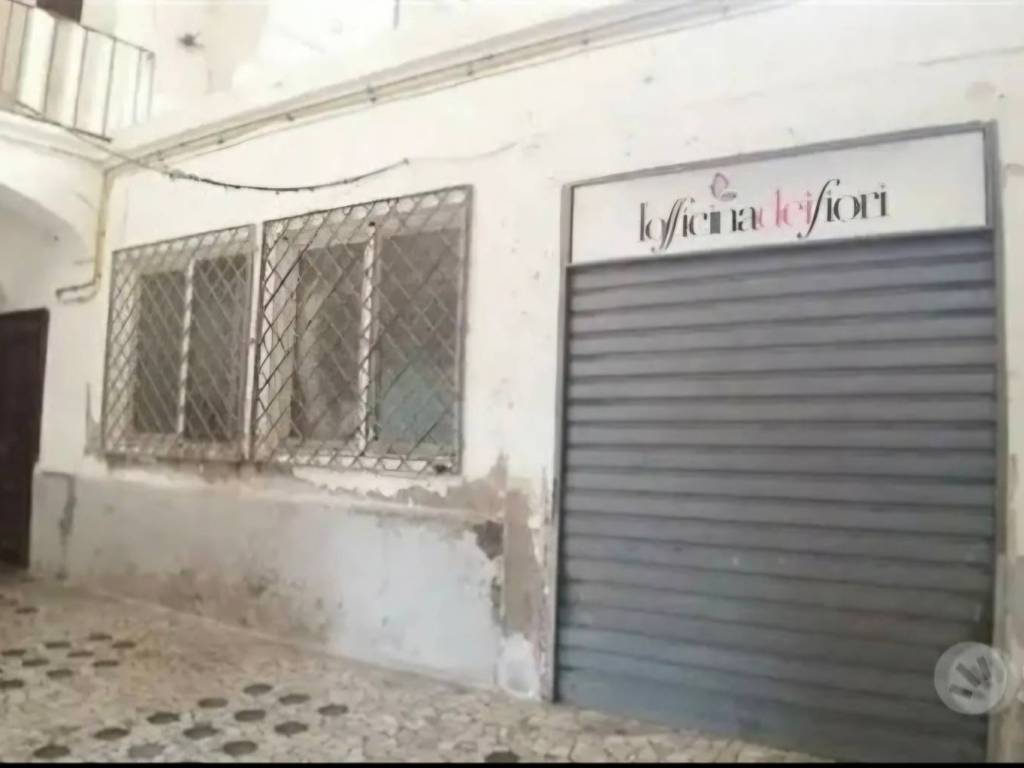 locale commerciale in vendita a Napoli in zona Montecalvario