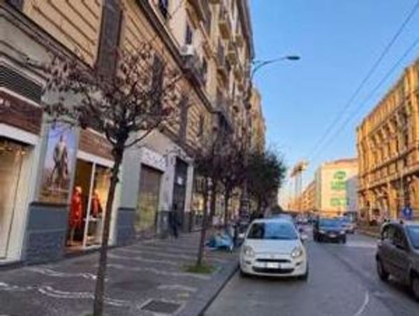 ufficio in vendita a Napoli in zona Pendino / San Giuseppe