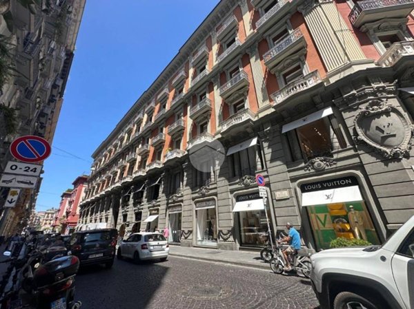 negozio in vendita a Napoli in zona Chiaia