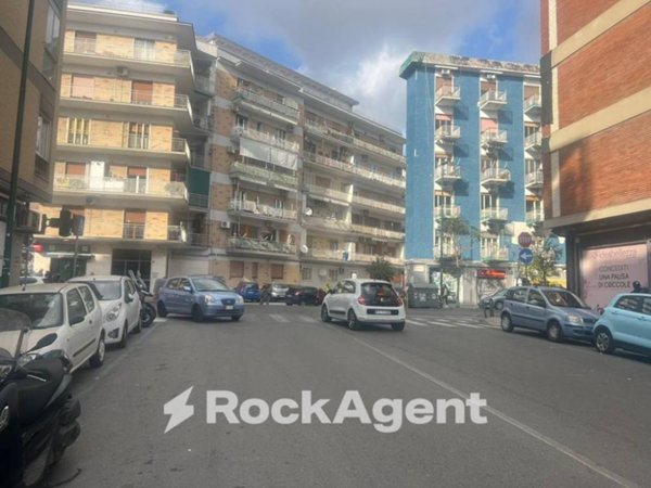 negozio in vendita a Napoli in zona Soccavo
