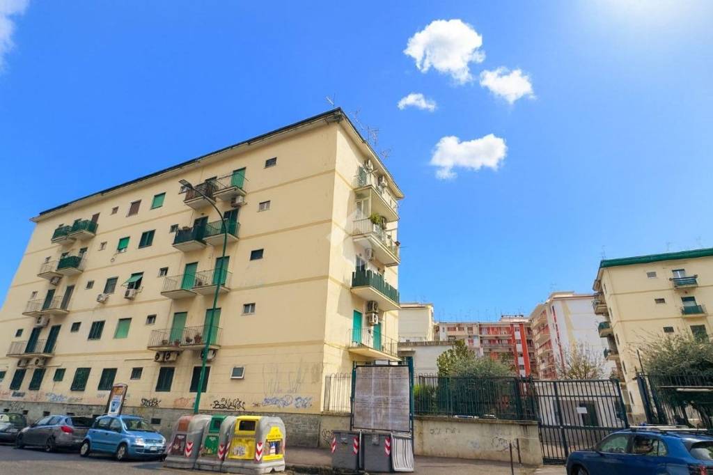 appartamento in vendita a Napoli in zona Fuorigrotta
