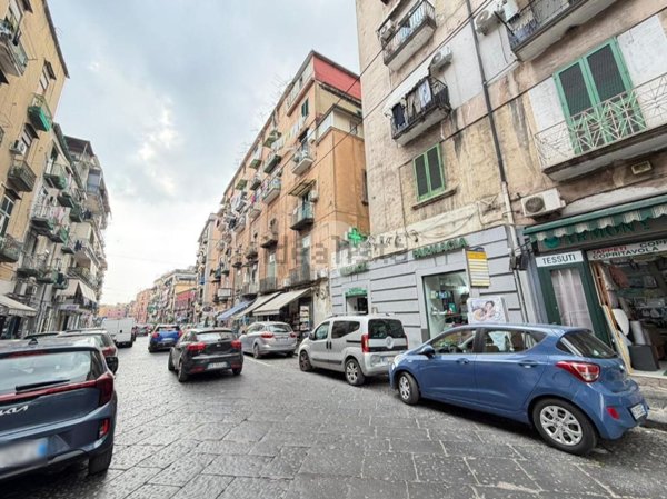 appartamento in vendita a Napoli in zona San Carlo all'Arena