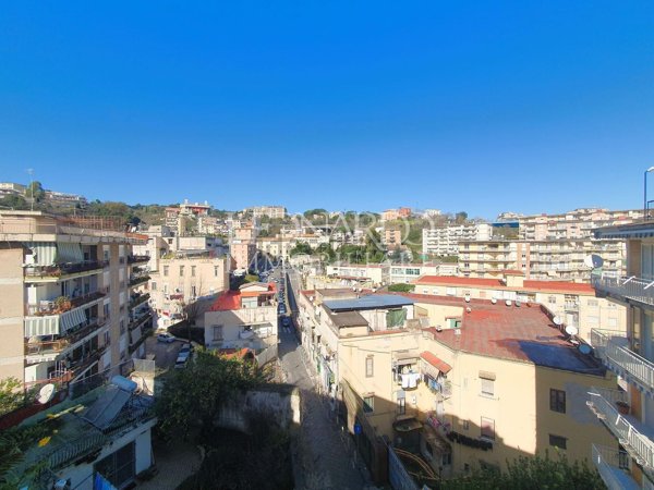 appartamento in vendita a Napoli in zona San Carlo all'Arena