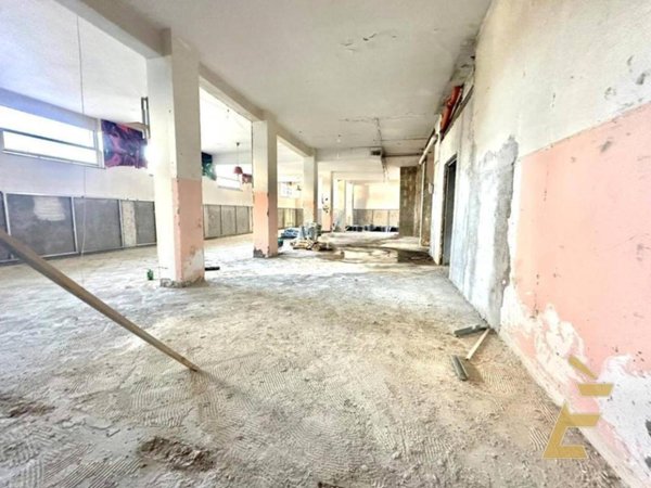 negozio in vendita a Napoli in zona Piscinola