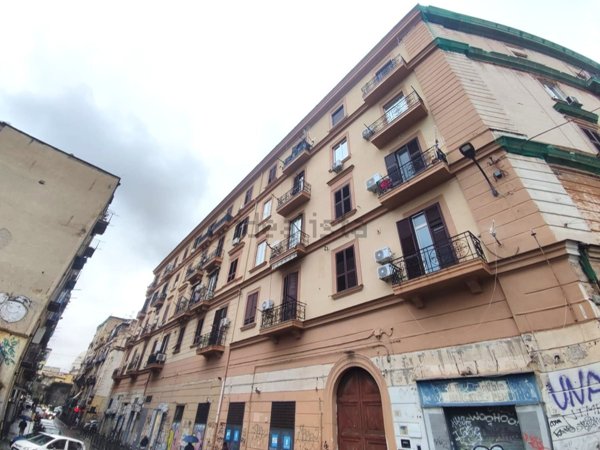 appartamento in vendita a Napoli in zona Pendino / San Giuseppe