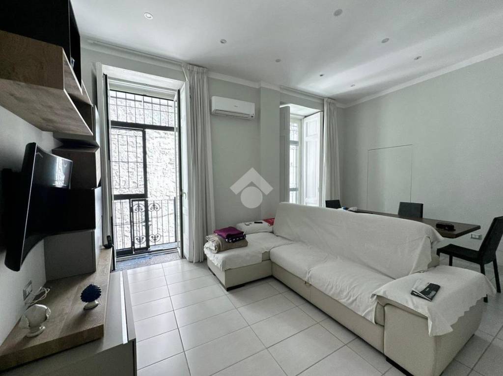 appartamento in vendita a Napoli in zona Chiaia