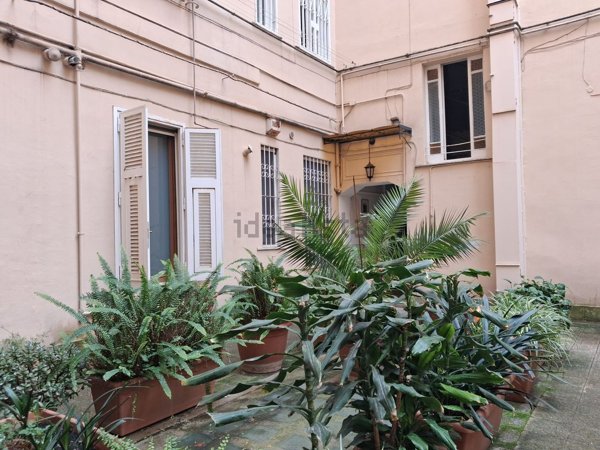 appartamento in vendita a Napoli in zona Chiaia