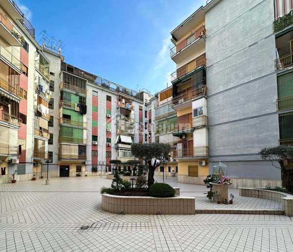 appartamento in vendita a Napoli in zona Secondigliano