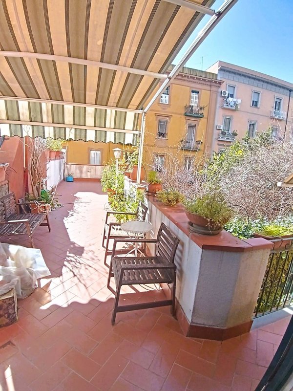 appartamento in vendita a Napoli in zona Chiaia