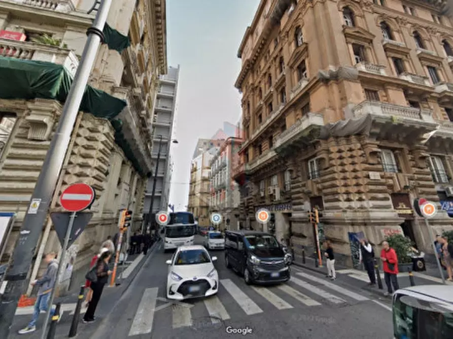 negozio in vendita a Napoli in zona Porto