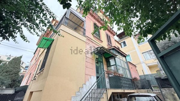 appartamento in vendita a Napoli in zona San Carlo all'Arena