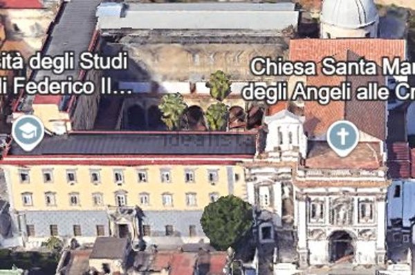 appartamento in vendita a Napoli in zona San Carlo all'Arena