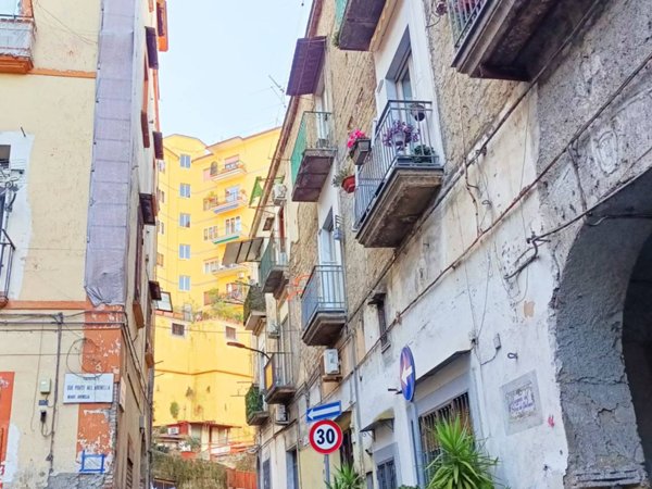 negozio in vendita a Napoli in zona Arenella