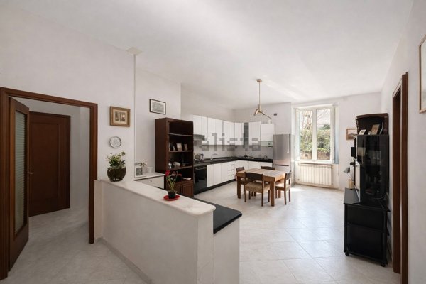 appartamento in vendita a Napoli in zona Chiaia