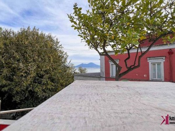 casa indipendente in vendita a Napoli in zona Posillipo
