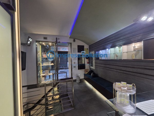 negozio in vendita a Napoli in zona Montecalvario