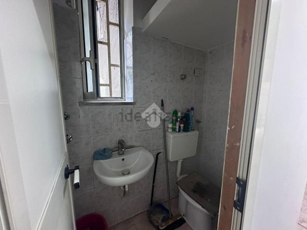 locale commerciale in vendita a Napoli in zona Miano