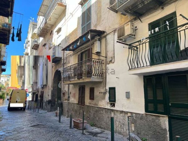appartamento in vendita a Napoli in zona San Carlo all'Arena