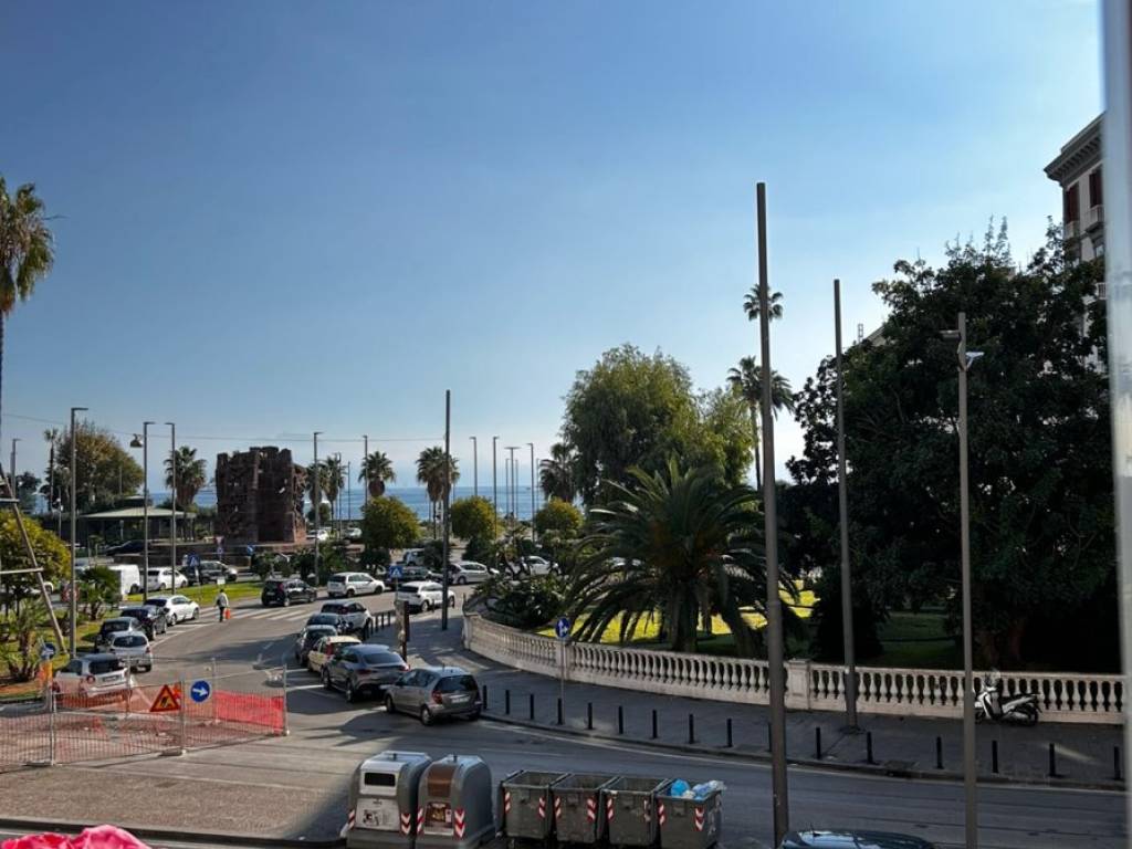 appartamento in vendita a Napoli in zona Chiaia