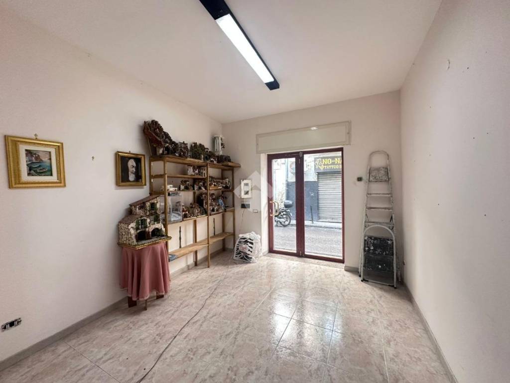 negozio in vendita a Napoli in zona Scampia
