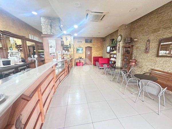negozio in vendita a Napoli in zona Secondigliano