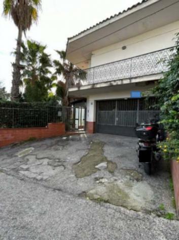 casa indipendente in vendita a Napoli in zona Fuorigrotta