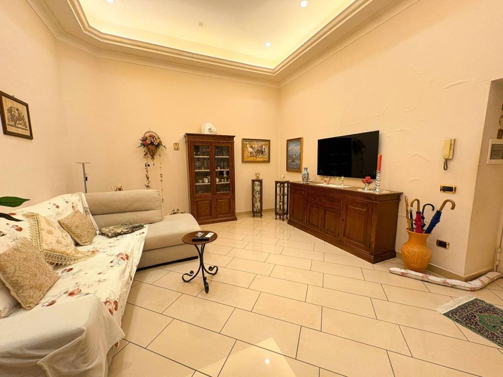 appartamento in vendita a Napoli in zona Stella