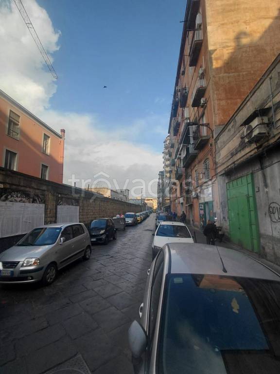 negozio in vendita a Napoli in zona Poggioreale