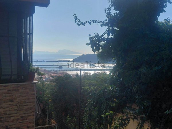 appartamento in vendita a Napoli in zona Bagnoli