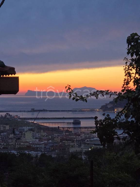 appartamento in vendita a Napoli in zona Bagnoli