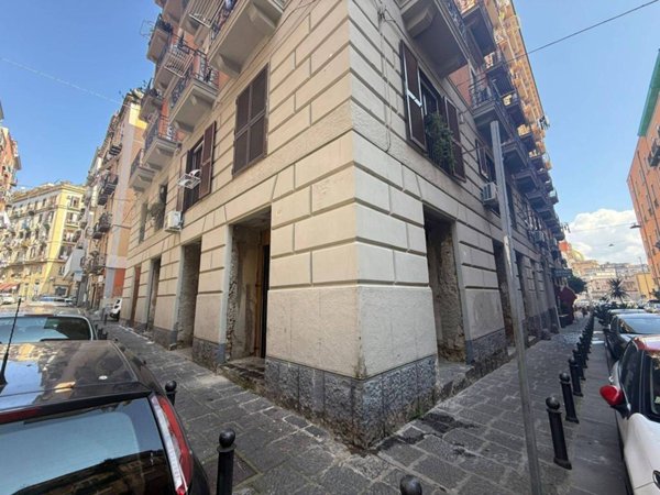 negozio in vendita a Napoli in zona Pendino / San Giuseppe