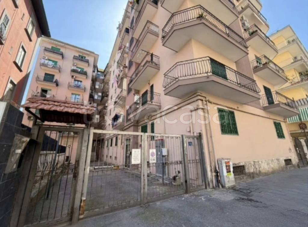 appartamento in vendita a Napoli in zona Fuorigrotta