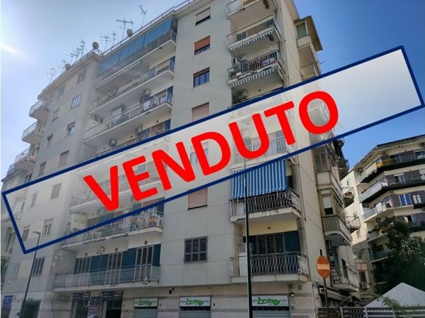 appartamento in vendita a Napoli in zona Chiaia