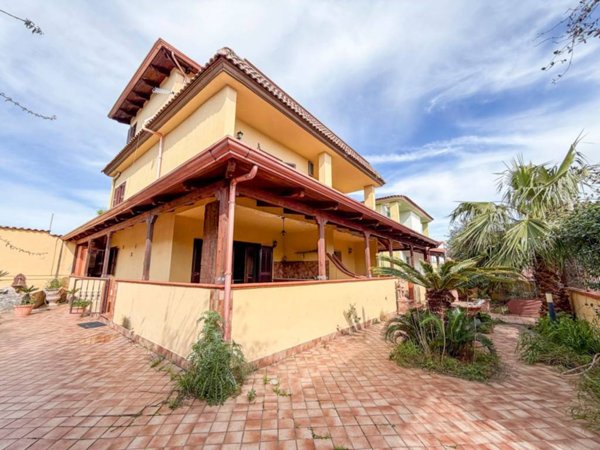 casa indipendente in vendita a Napoli in zona Capodichino